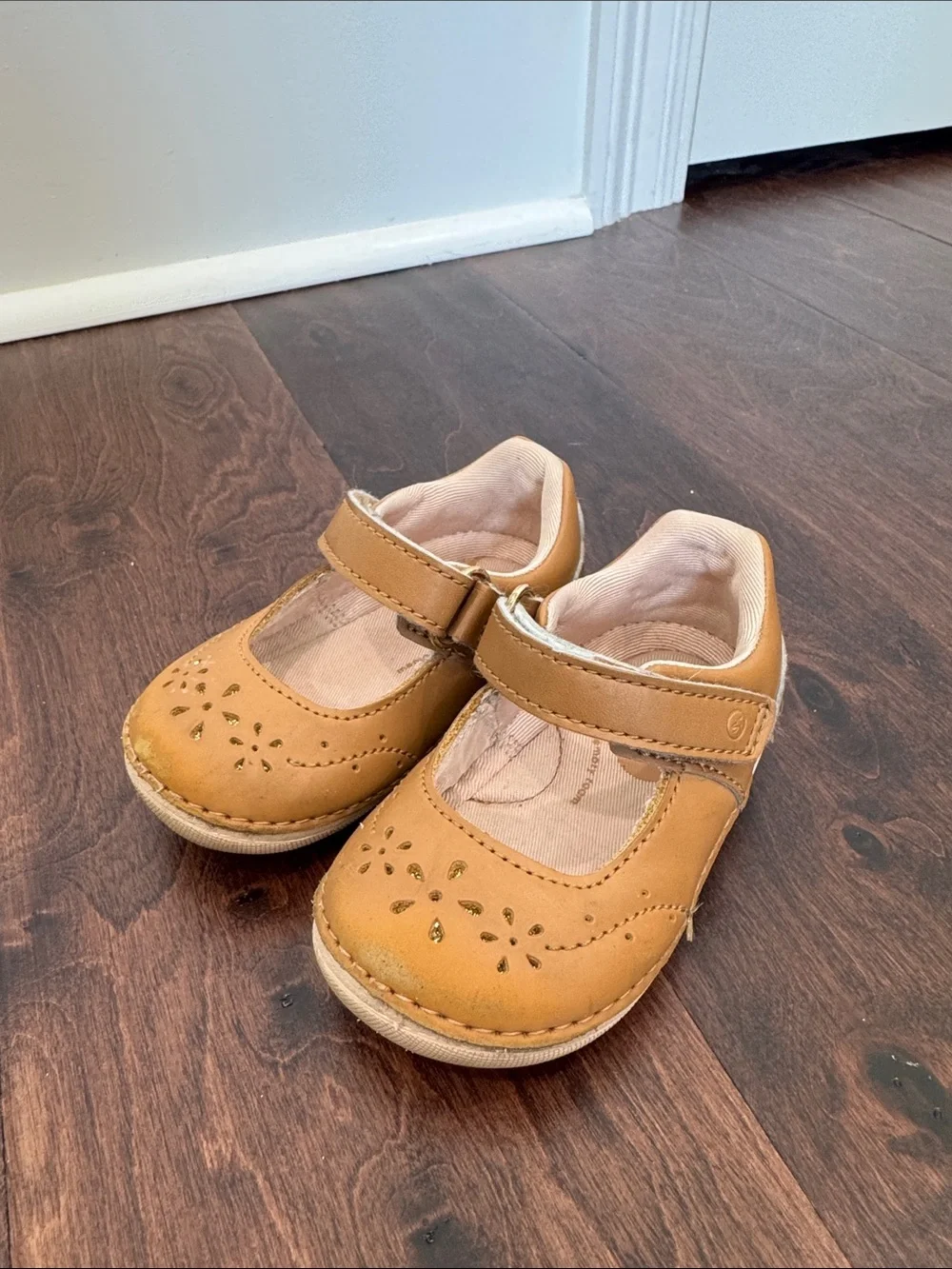 Stride Rite Leather Baby Girls Mary Jane’s Shoes Velcro Strap, size 4 Tan - Picture 3 of 9